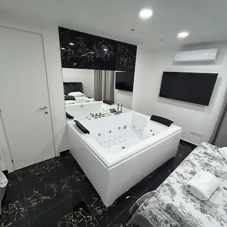 Valentino Luxury Suites Naples Exterior photo