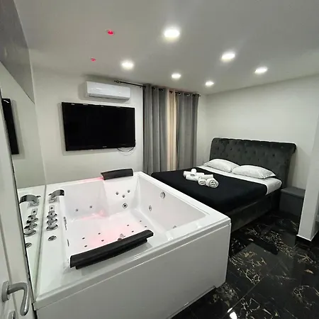 Valentino Luxury Suites Naples Exterior photo