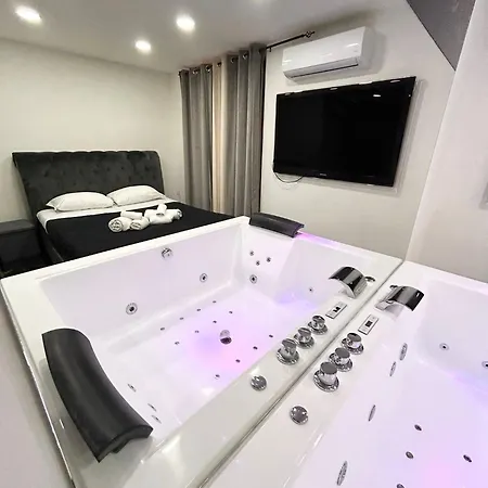 Valentino Luxury Suites Naples Exterior photo